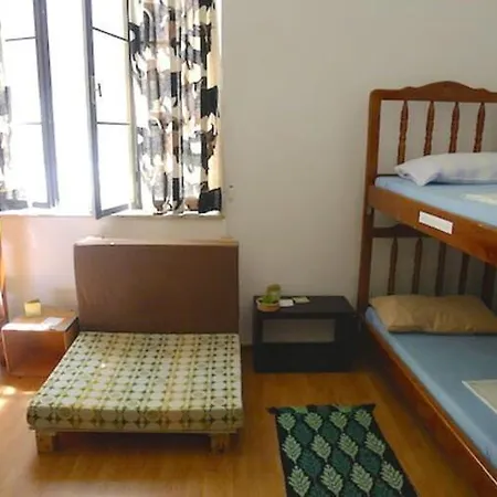 Backpacker Hostel *